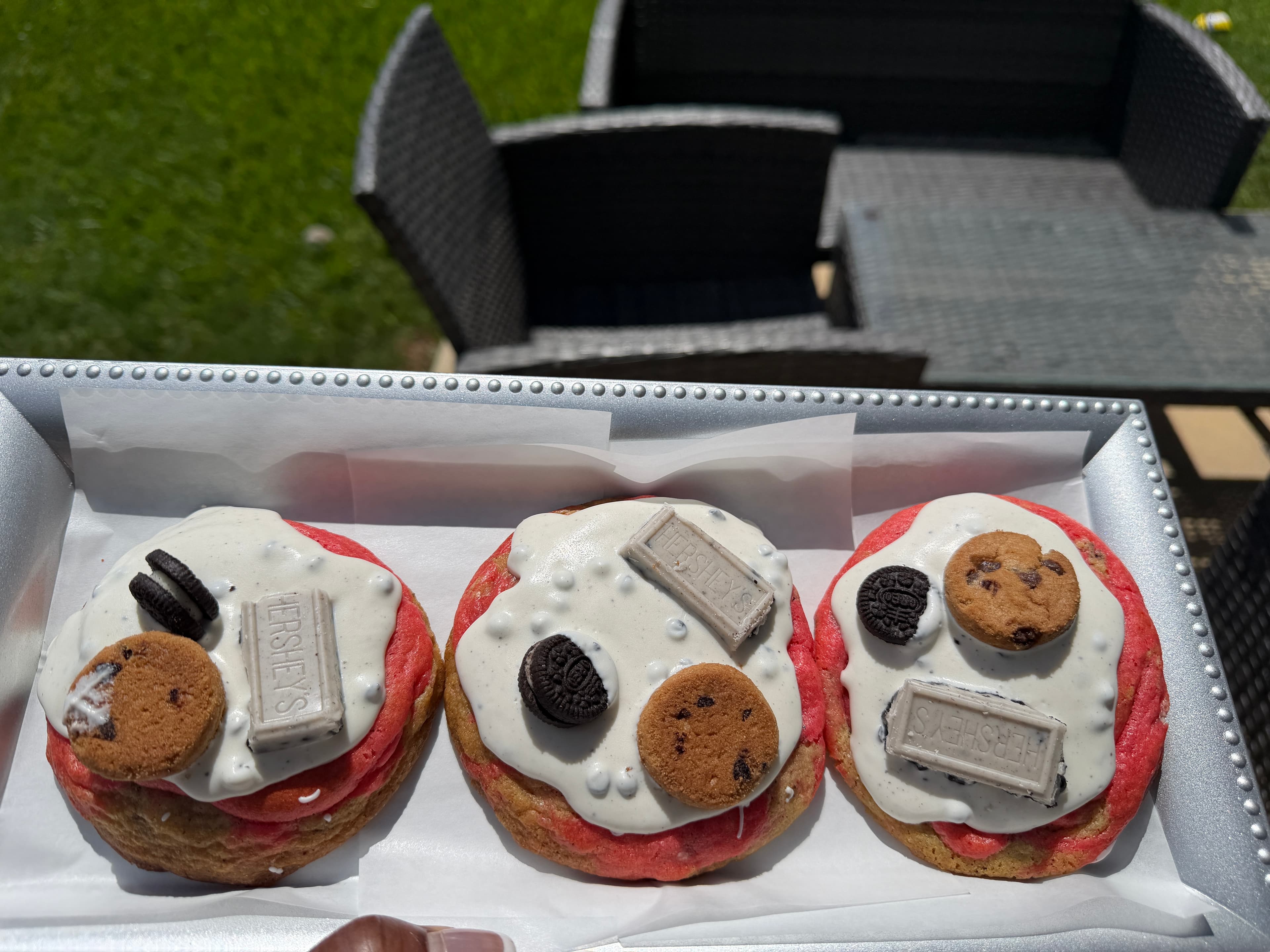 Strawberry Cookie Monsta Cookie (Cookies & Cream)